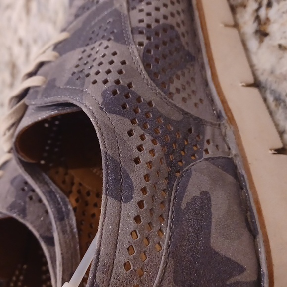 Trask Lena Perforated women's Oxford shoes $220 - Picture 10 of 10